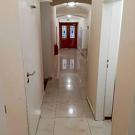 1 Bedroom At 1